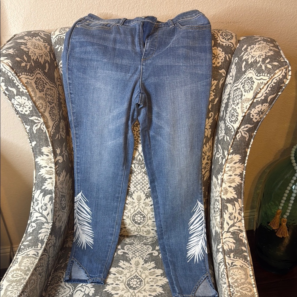 G by Giuliana Blue and White Cropped Skinny Jeans
